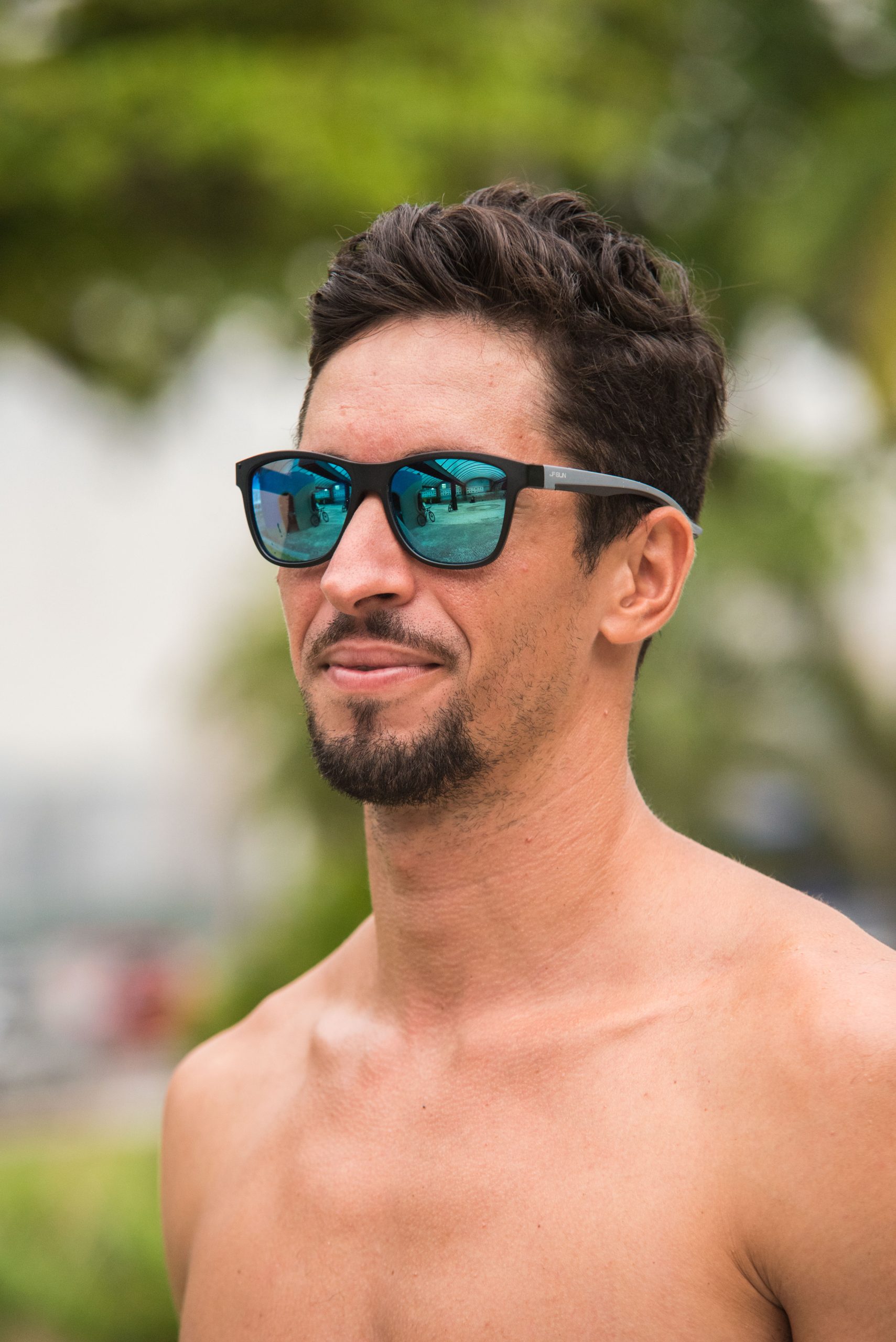 Adaptadores que transformam óculos comuns em esportivos